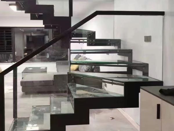 武汉玻璃楼梯护栏安装案例4