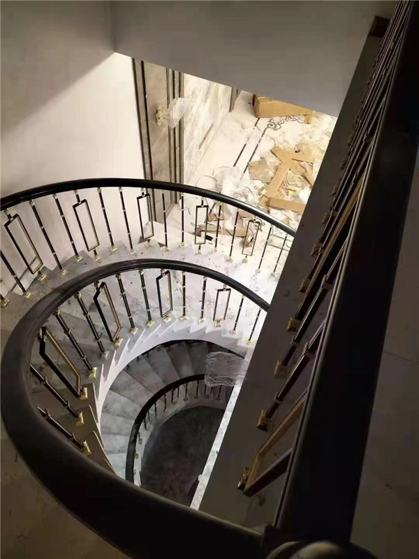 古典风格金属护栏.jpg